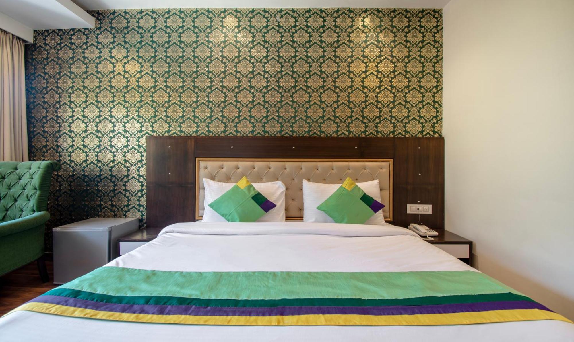 Hotel Ambika Residency Manali Exterior foto